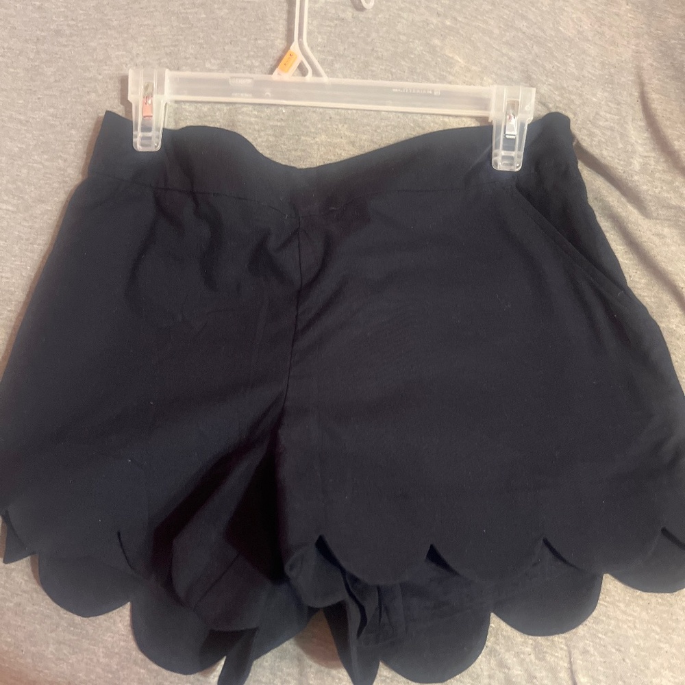 Vineyard vine’s scalloped shorts NWT